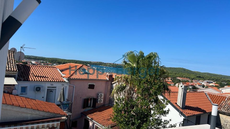 Kamena kuća u starom gradu Medulinu s vlastitim parking i pogledom na more